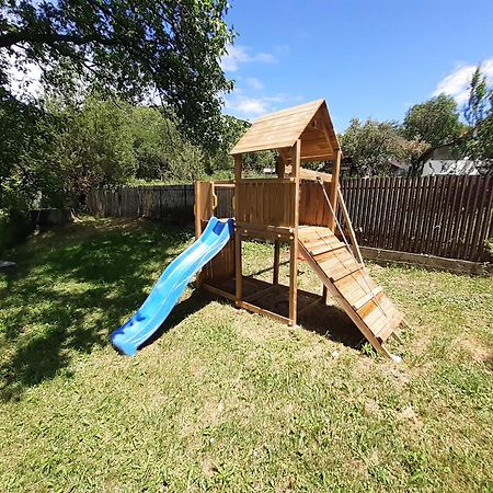 ホテル Casa Silvia Căpăţîneni-Ungureni エクステリア 写真
