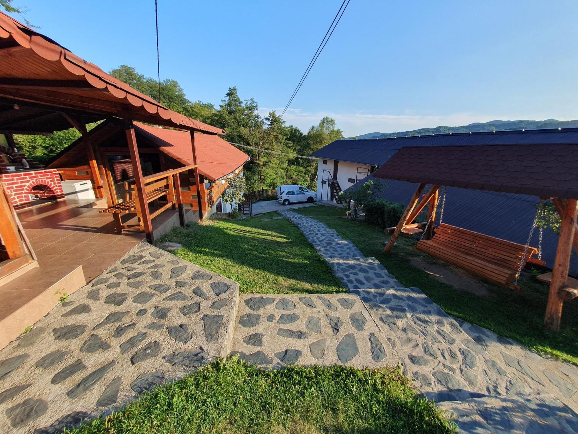 ホテル Casa Silvia Căpăţîneni-Ungureni エクステリア 写真