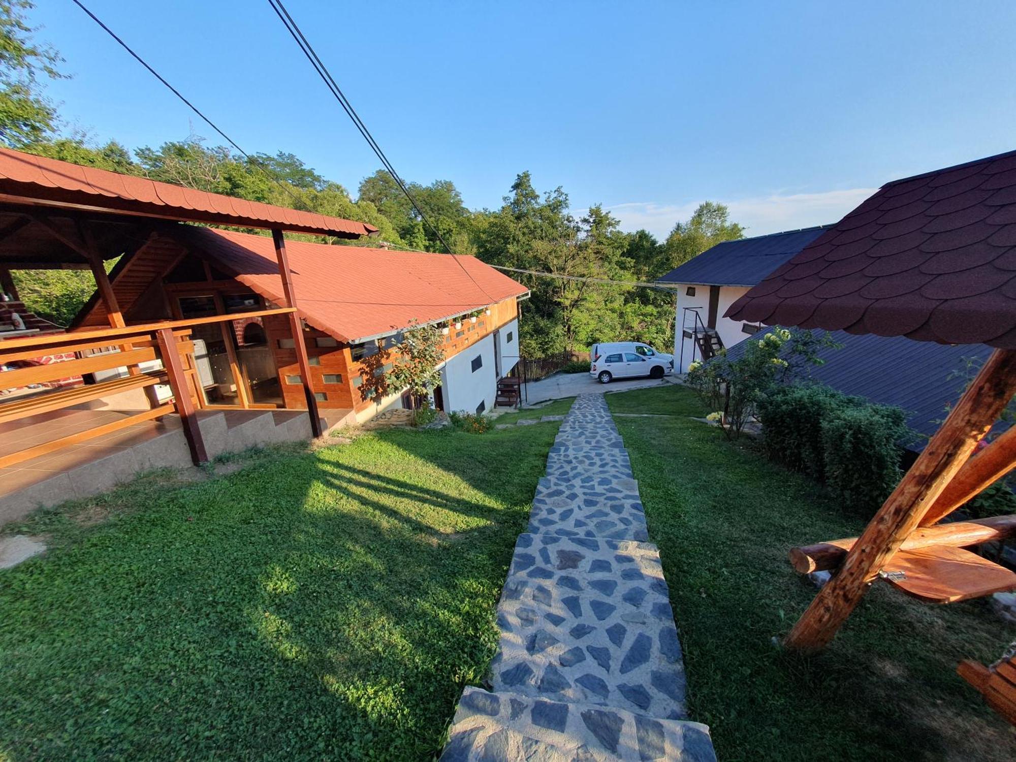 ホテル Casa Silvia Căpăţîneni-Ungureni エクステリア 写真