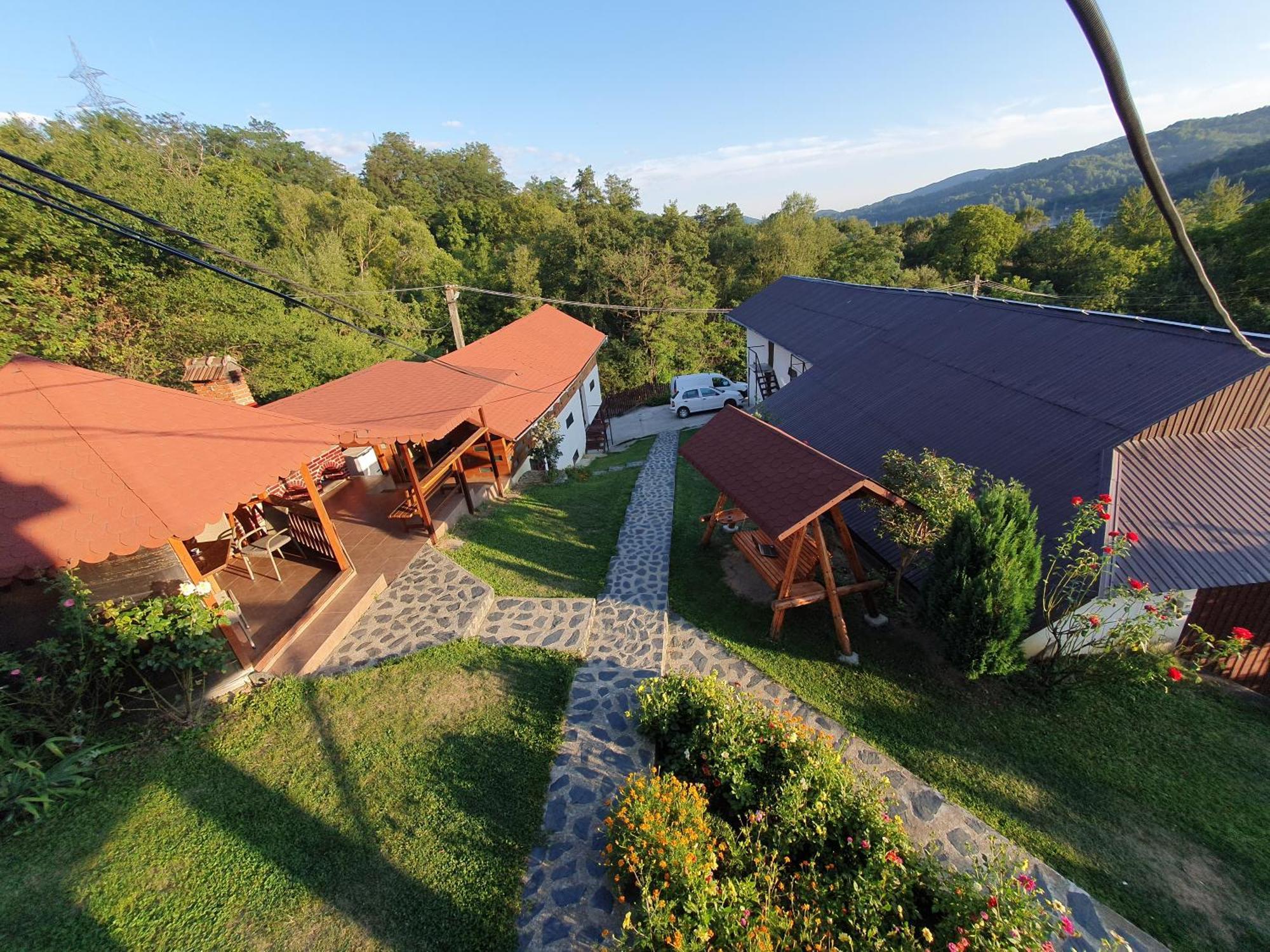 ホテル Casa Silvia Căpăţîneni-Ungureni エクステリア 写真